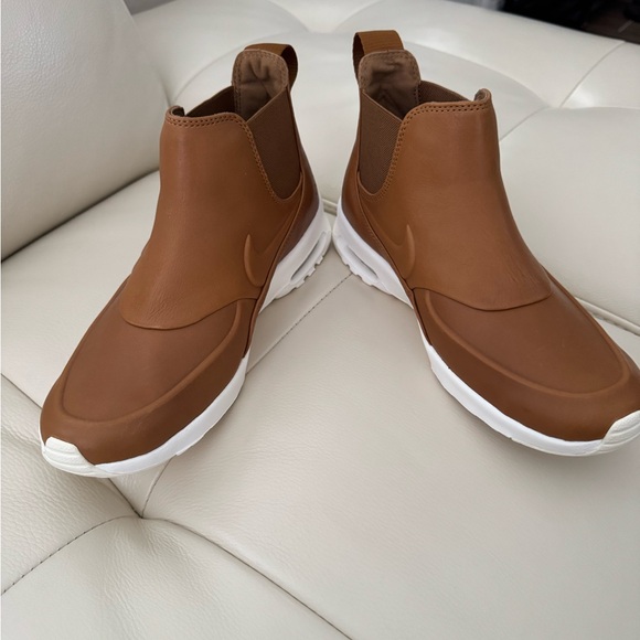 Nike Air Max Thea Mid Chelsea Womens Sneaker - Picture 2 of 11